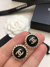 CHANEL 26S DOUBLE C LOGO BLACK ENAMEL CRYSTAL FRAME STUD EARRINGS IN GOLD METAL 633330