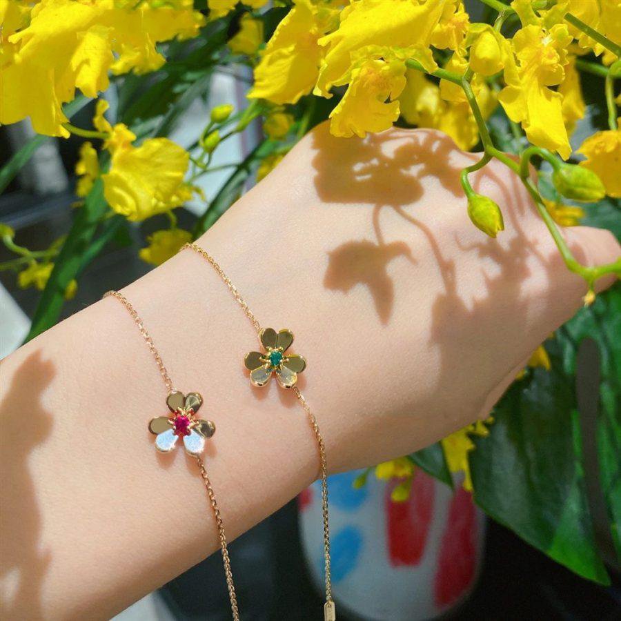 van-cleef-arpels-frivole-bracelet-mini-model-rose-gold-ruby-2-900x900_91e03469-807d-4a26-9269-0586366e8284.jpg